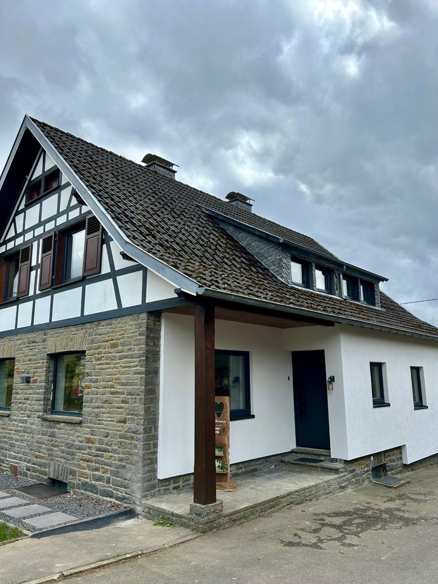 Traumfabrik Eifel Mit Sauna & Whirlpool Monschau